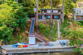 Waterfront Vashon Island Home, Beach Access and View